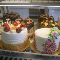 veniece table cakes